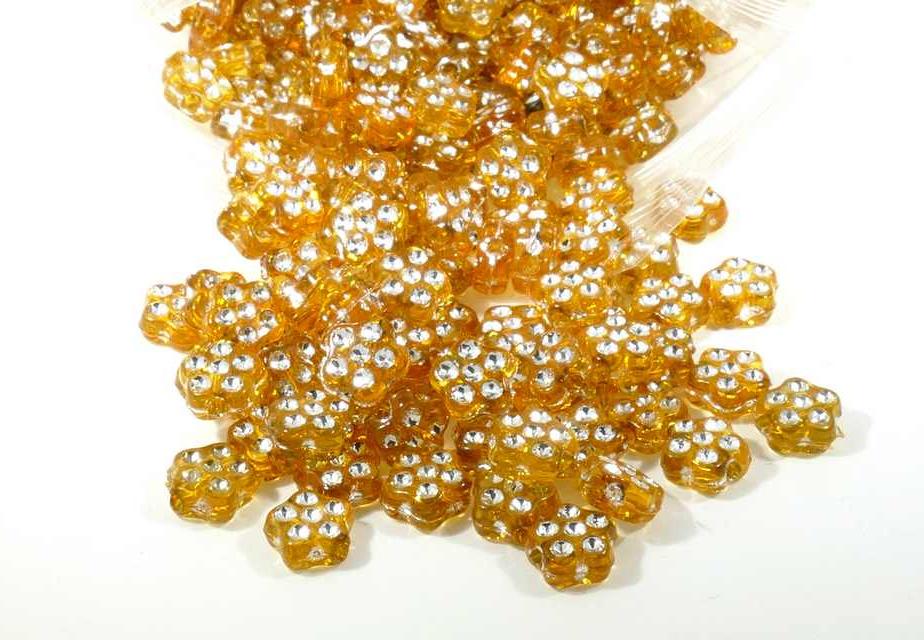 חרוז פרח צהוב משובץ 6 ממ, פלסטיק