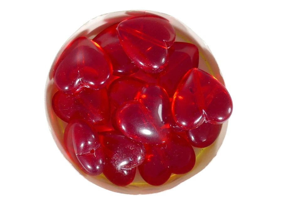 חרוזי פלסטיק לבבות 17 ממ אדום