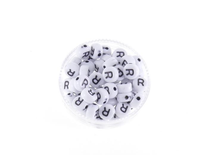 חרוזי אותיות עגולים לבן מושחר R