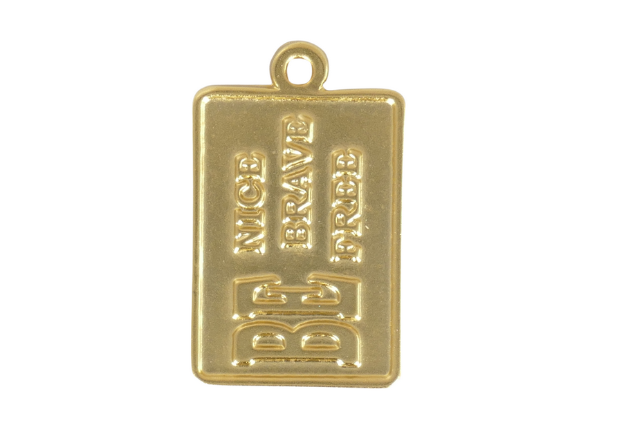 תליון מלבן be nice brave free ציפוי זהב מאט 266